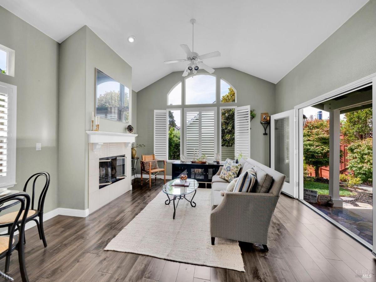 MLS #326060529 image #0
