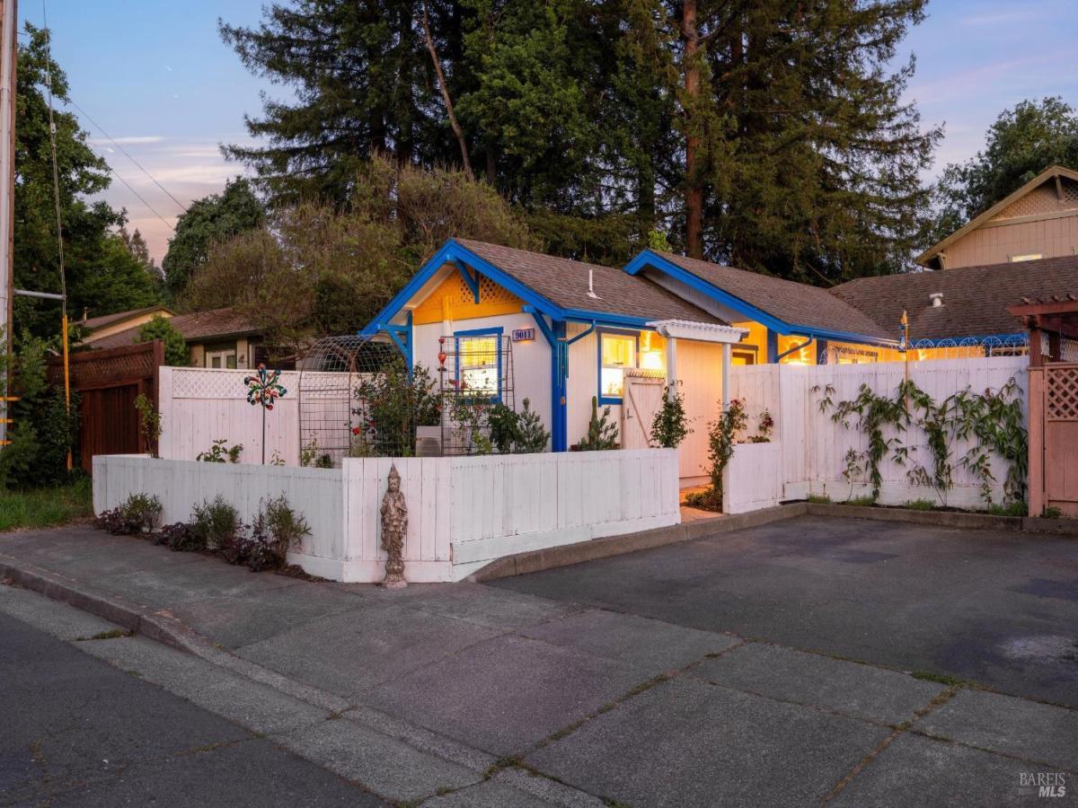 MLS #326060655 image #0