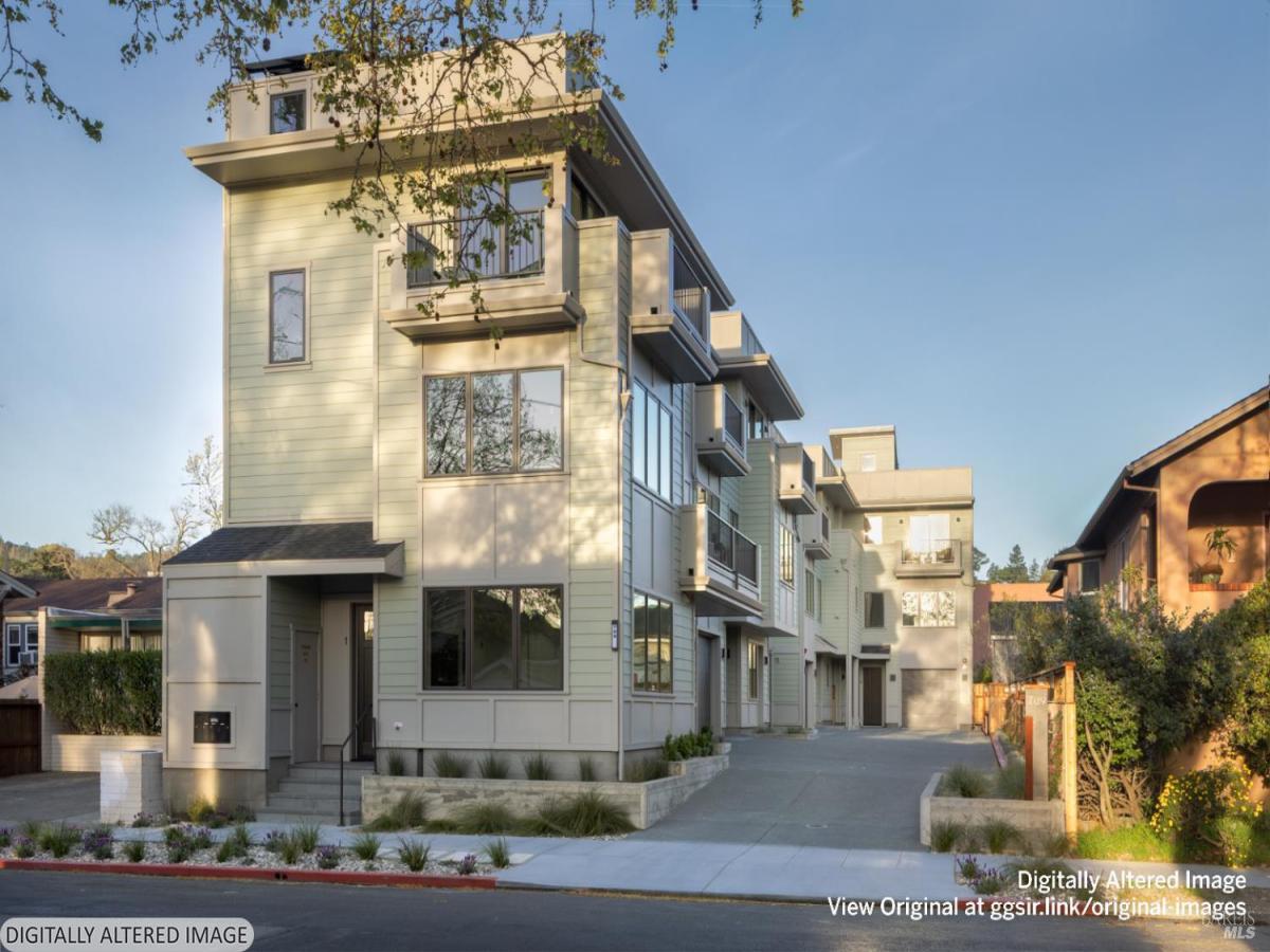 MLS #326021815 image #0