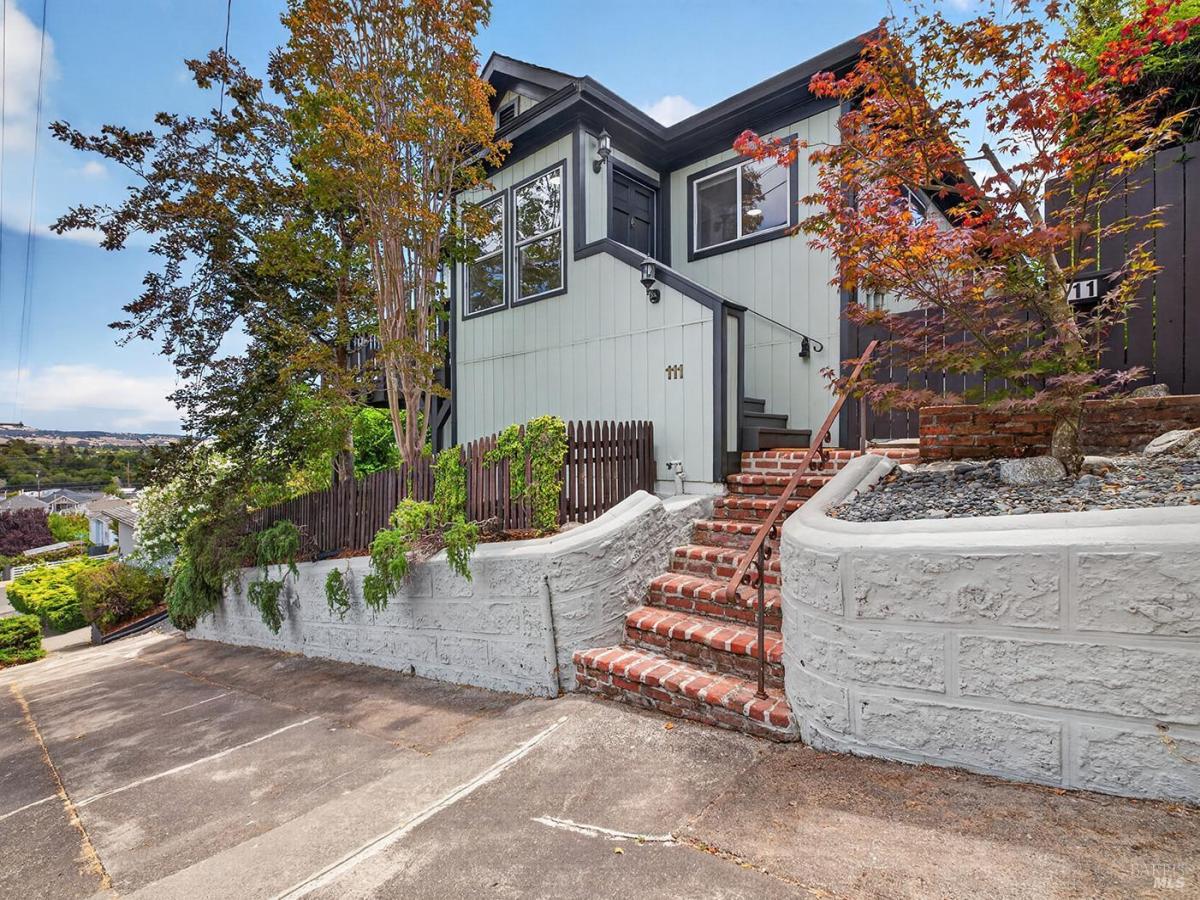 MLS #326063589 image #0