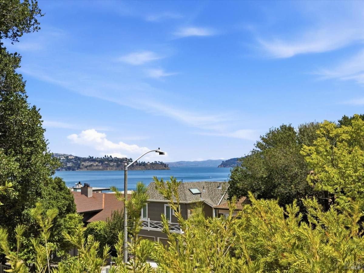 MLS #326064016 image #0