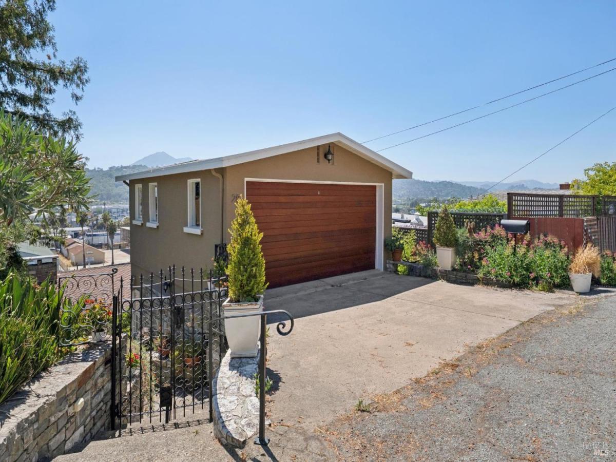 MLS #326065982 image #0