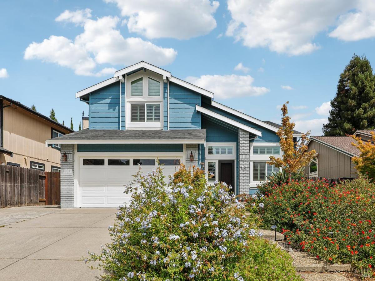 MLS #326068076 image #0