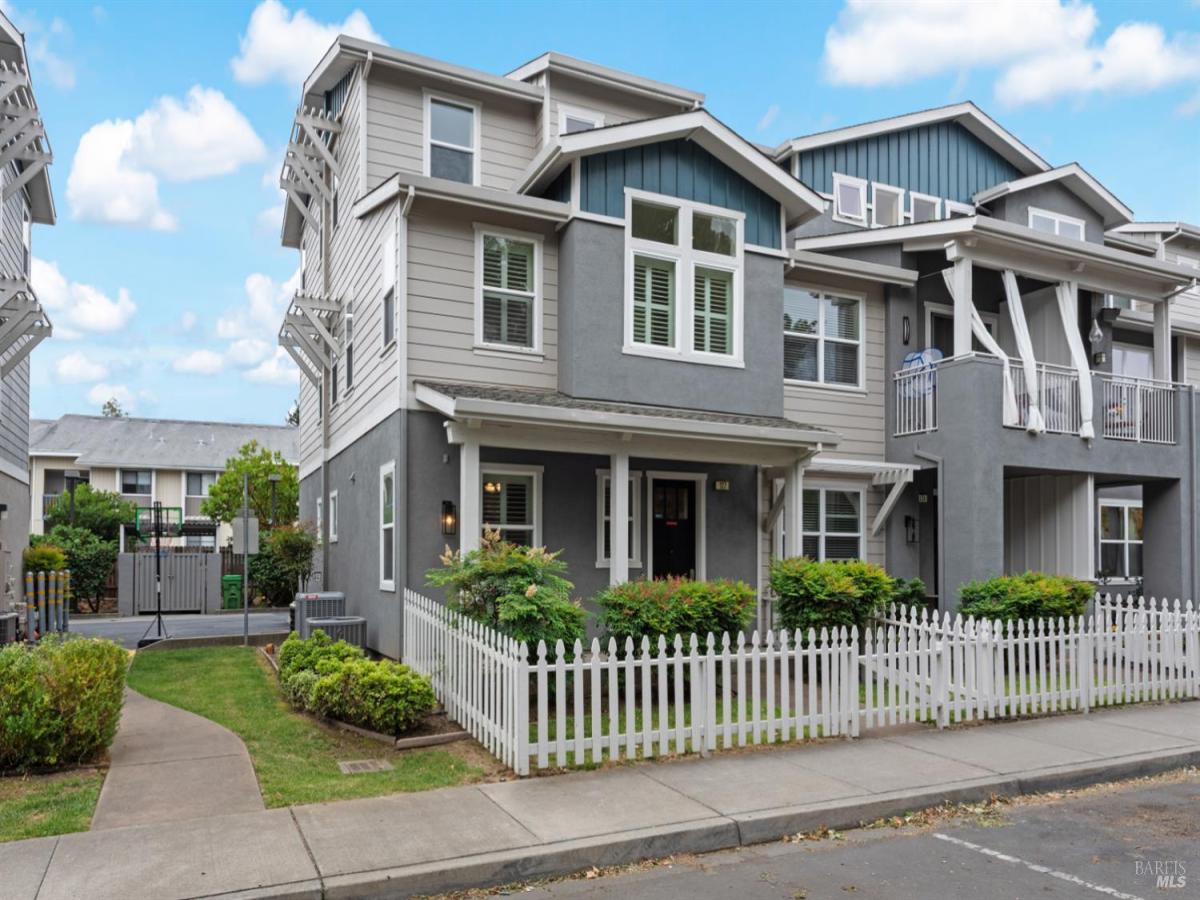 MLS #326068284 image #0