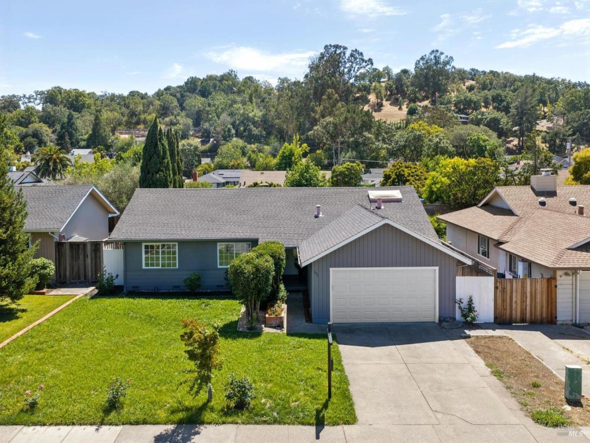 MLS #326068404 image #0