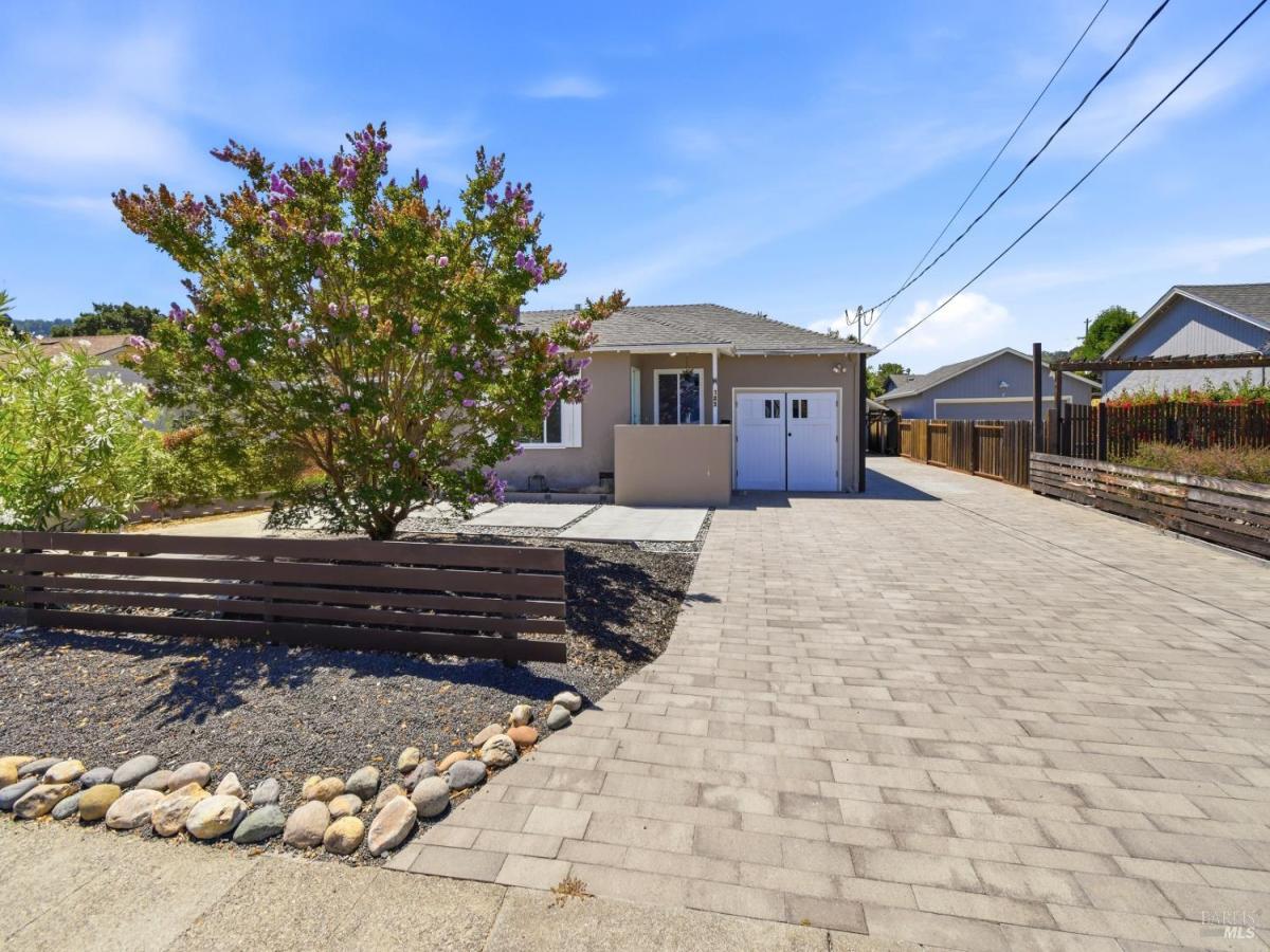 MLS #326068844 image #0