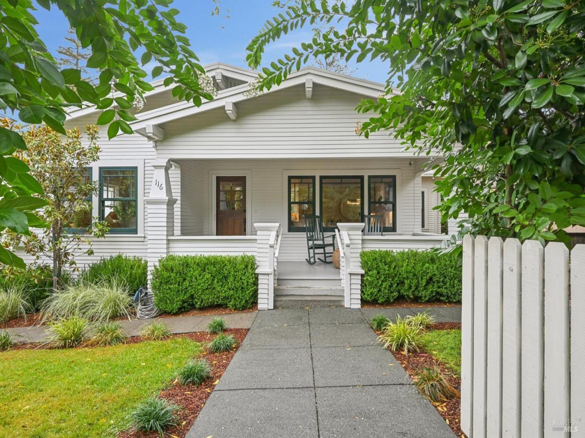 MLS #326069612 image #0
