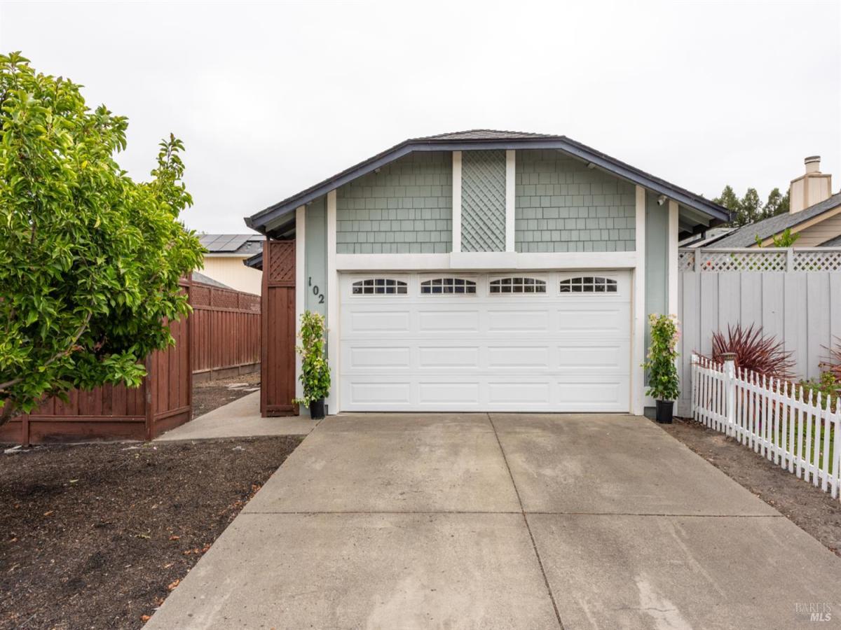MLS #326070064 image #0