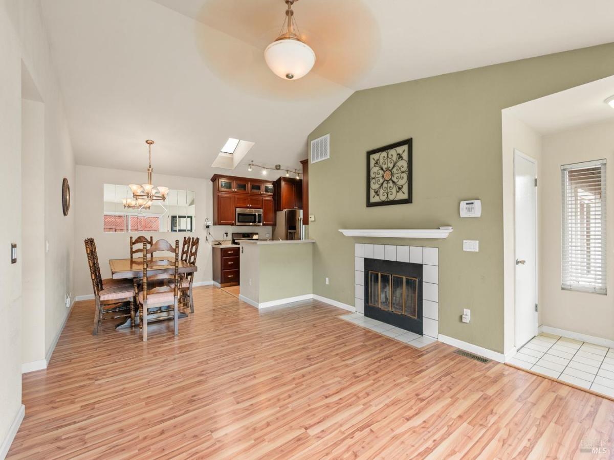 MLS #326070064 image #0