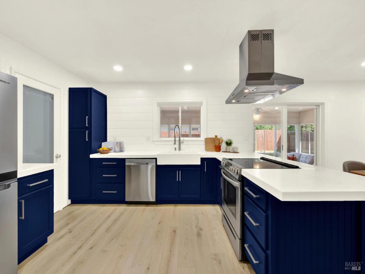 MLS #326070121 image #0