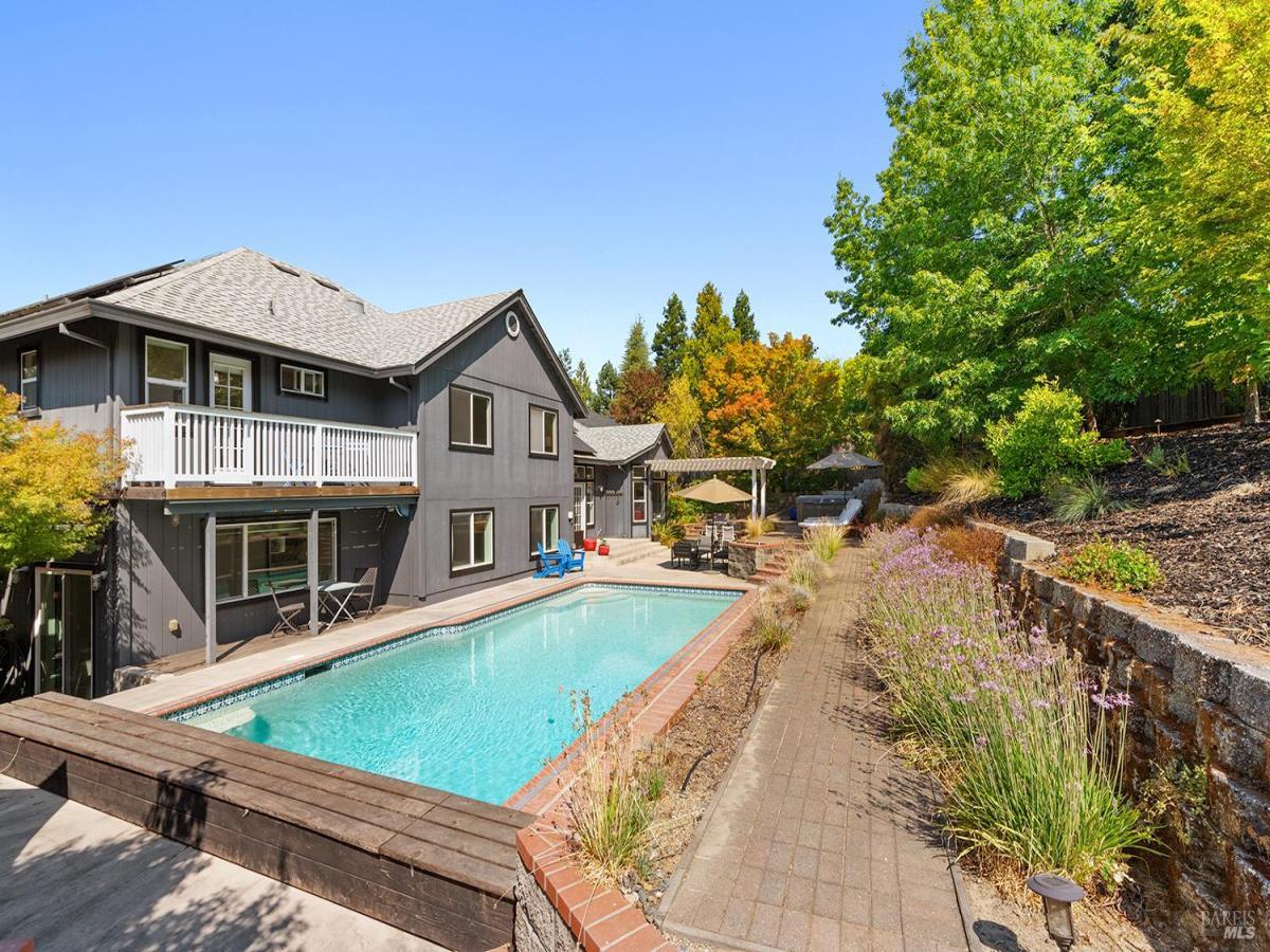 MLS #326070196 image #0