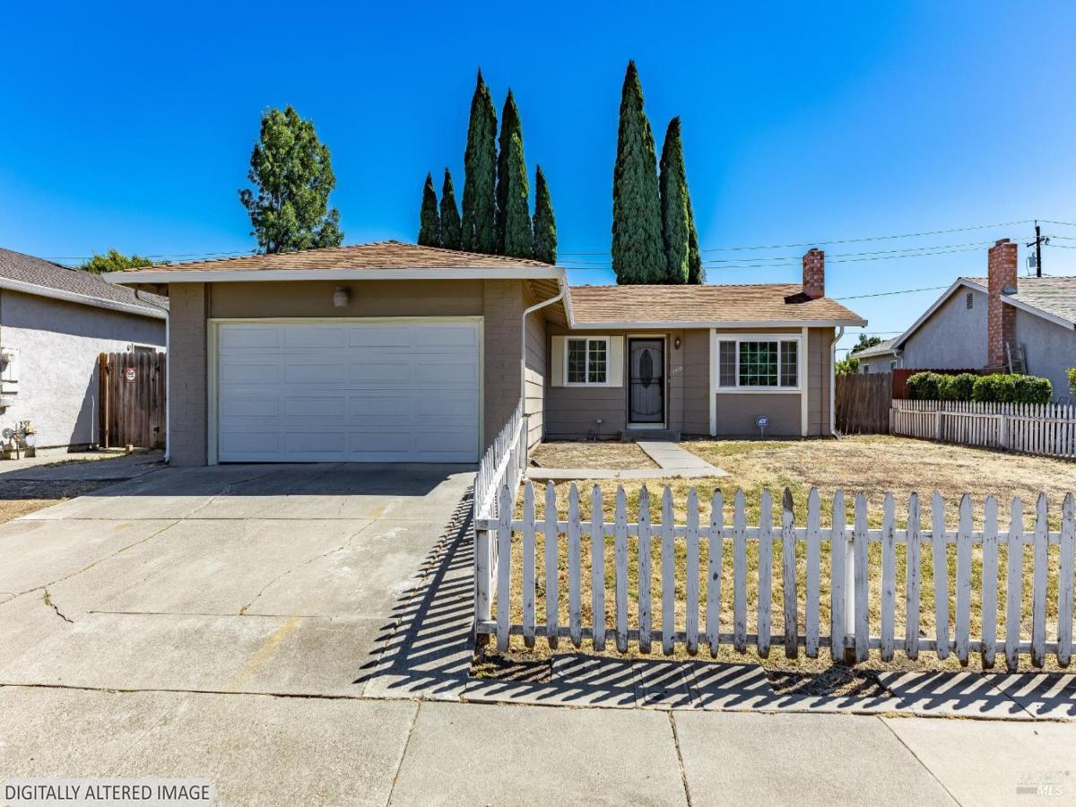 MLS #326070254 image #0
