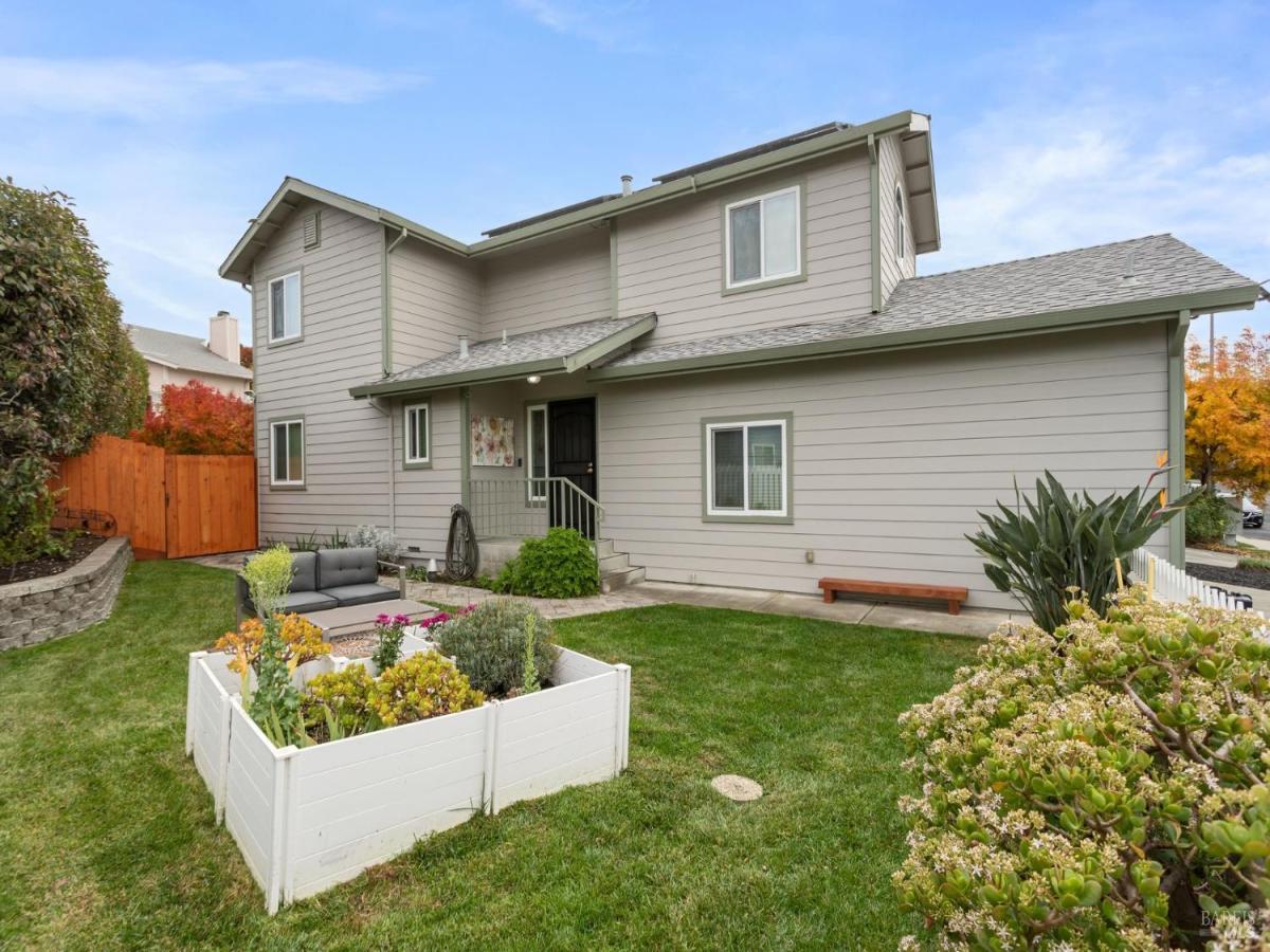 MLS #326070417 image #0