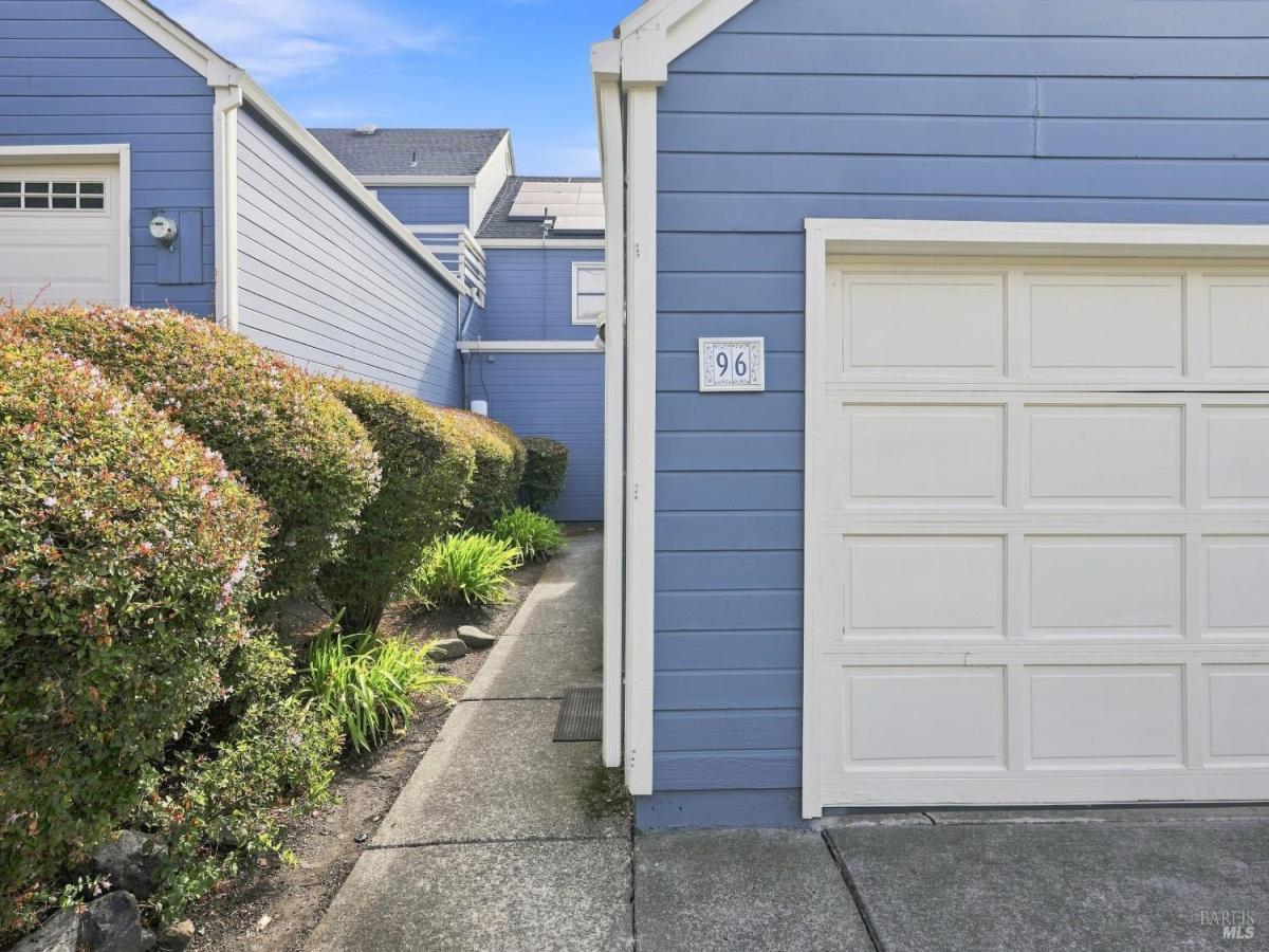 MLS #326070528 image #0