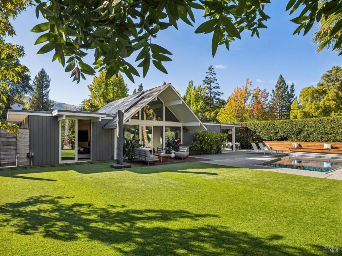 MLS #326070807 image #0