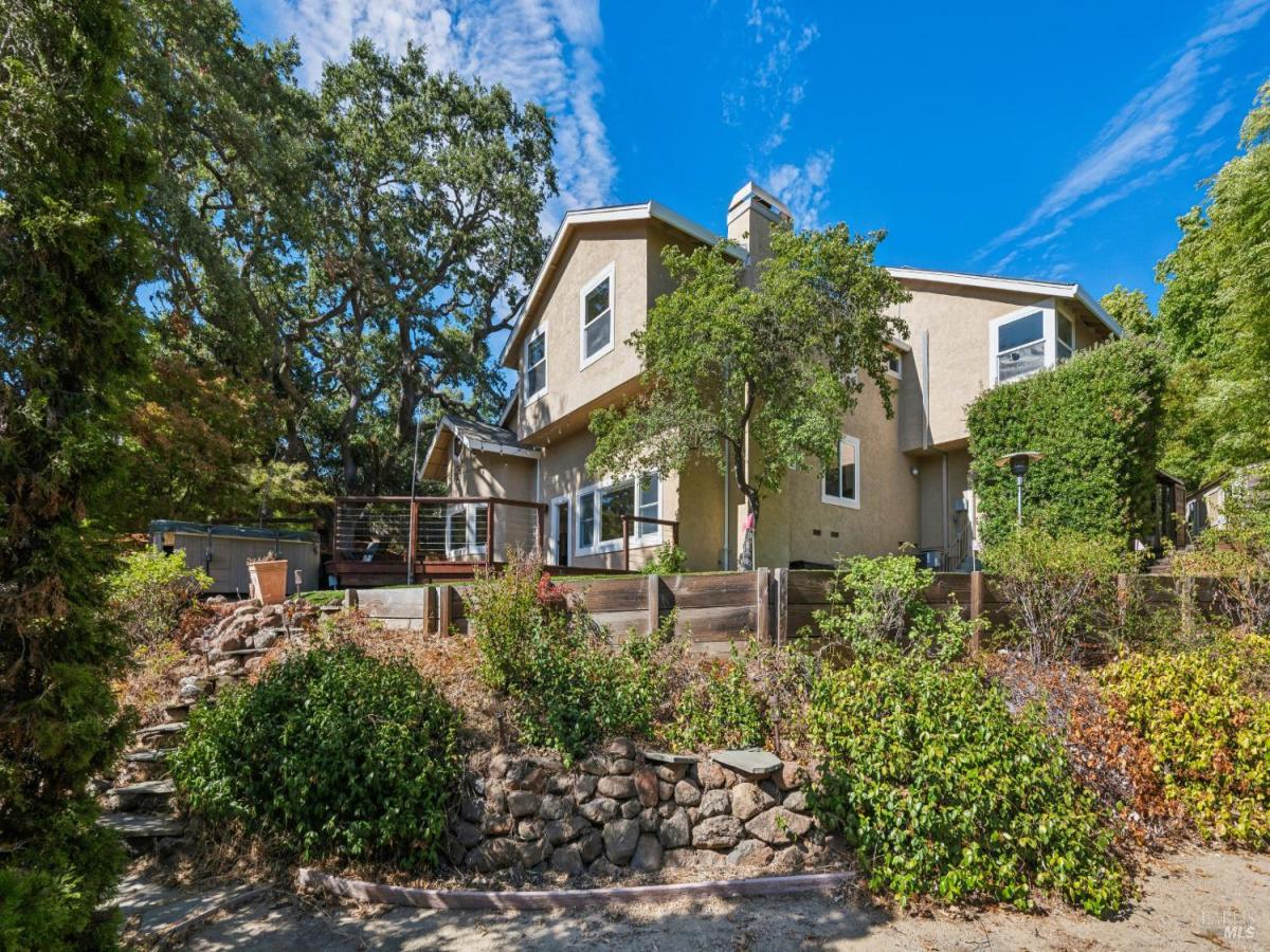 MLS #326070856 image #0