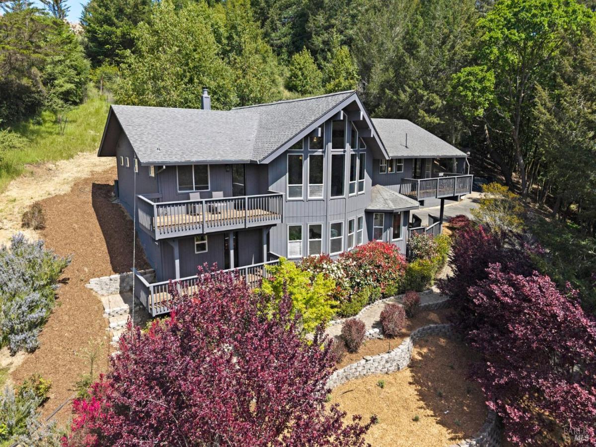 MLS #326070900 image #0