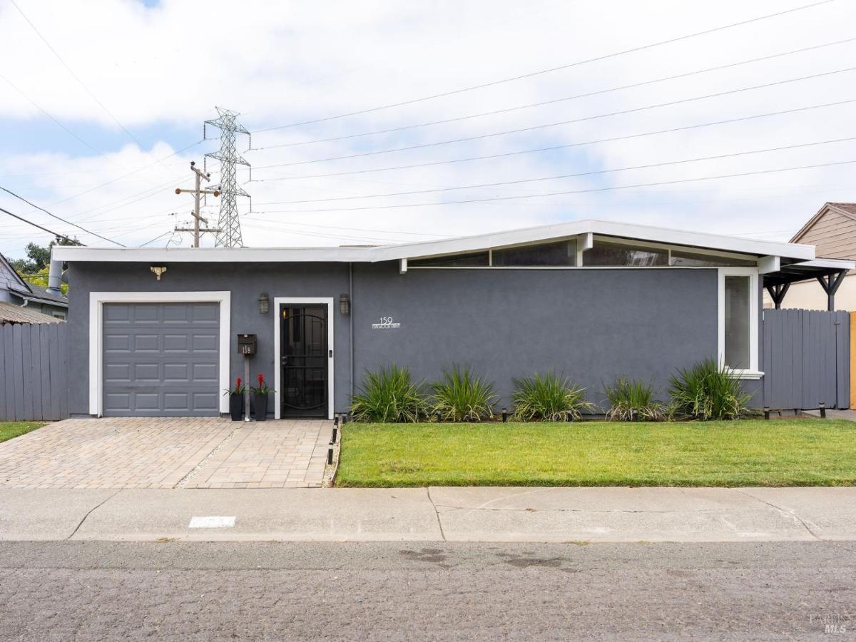 MLS #326070986 image #0