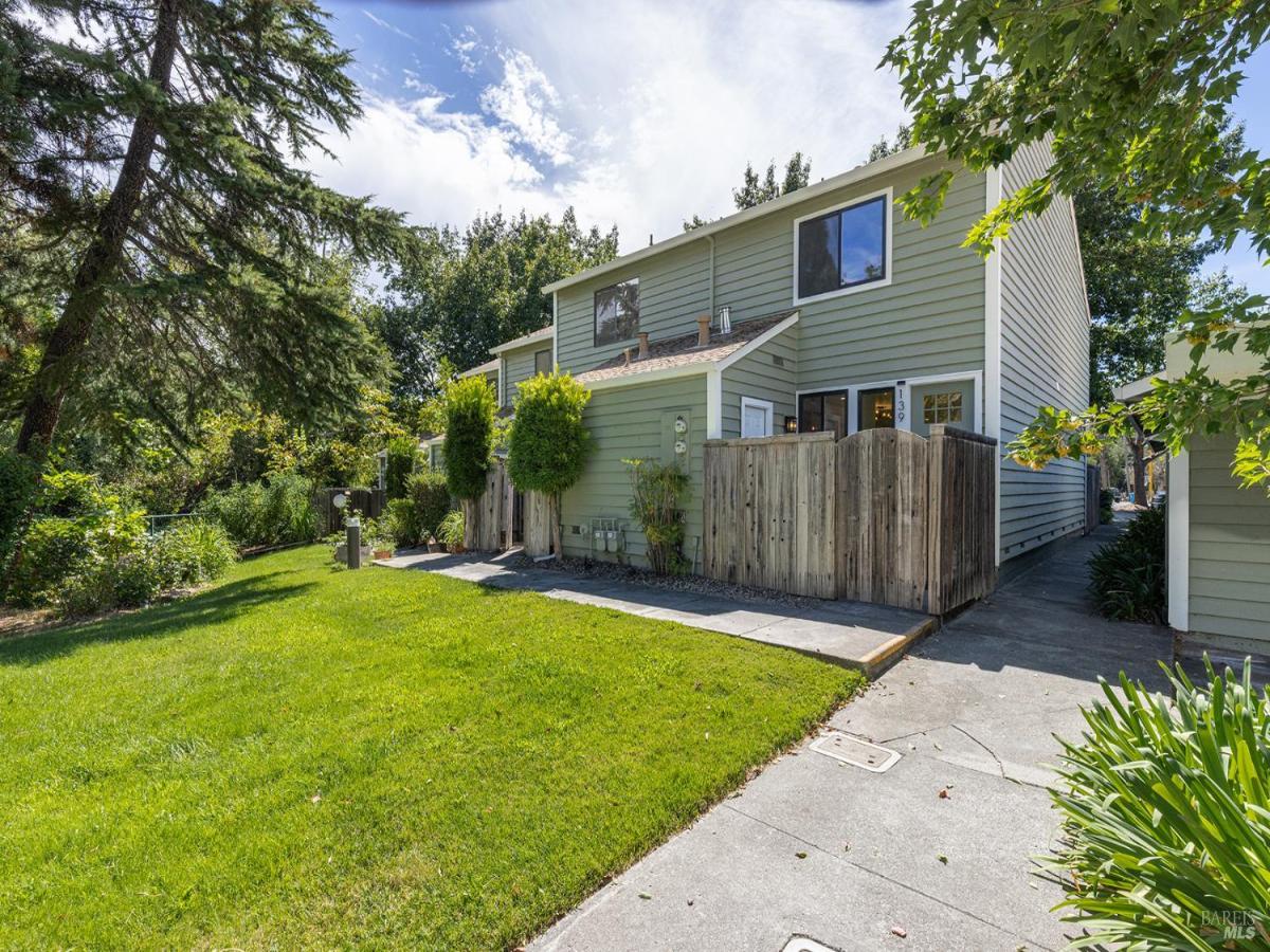 MLS #326071390 image #0