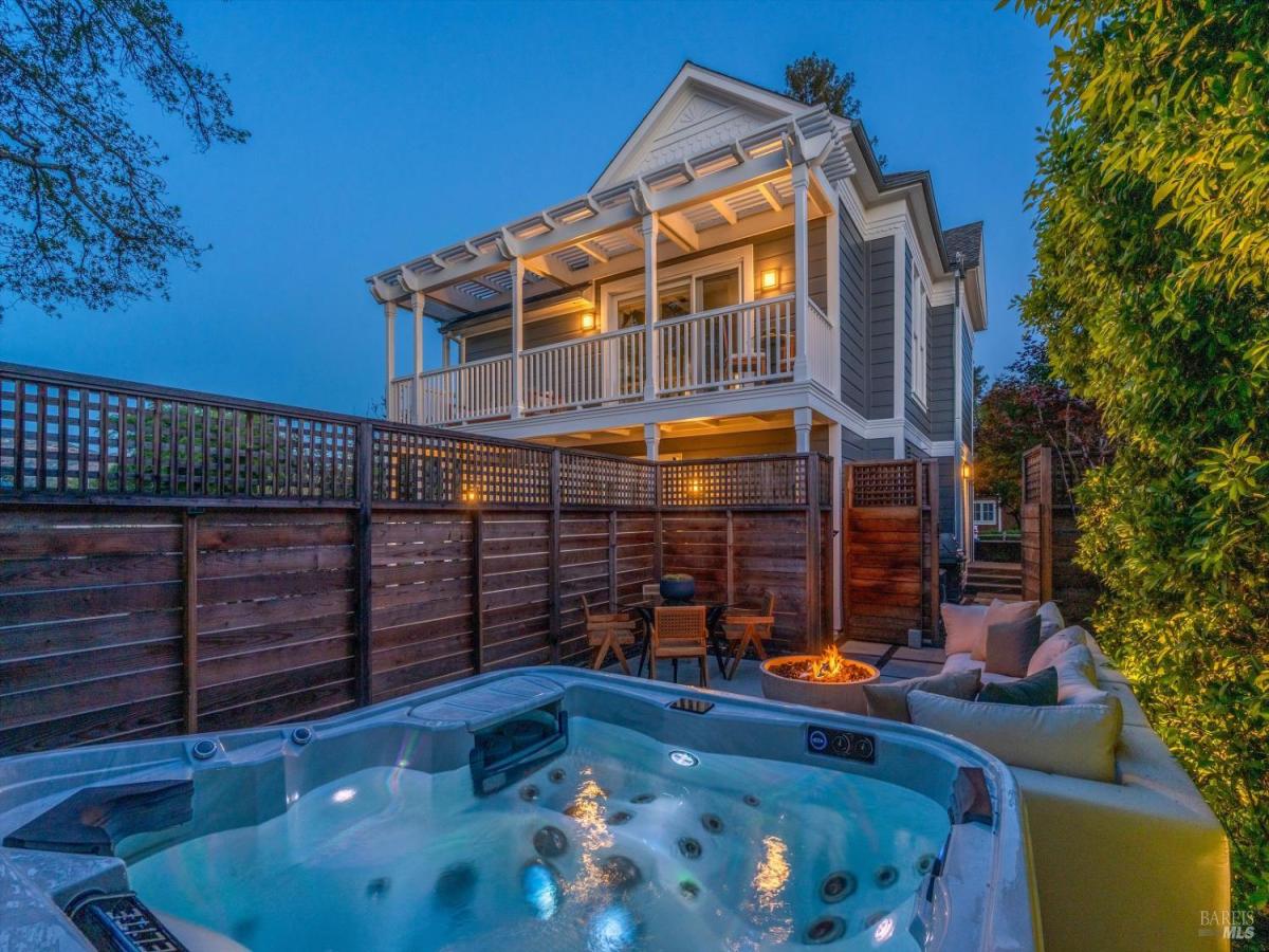 MLS #326071766 image #0