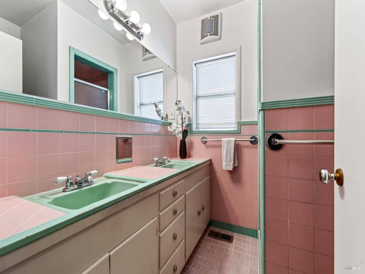 MLS #326072035 image #0
