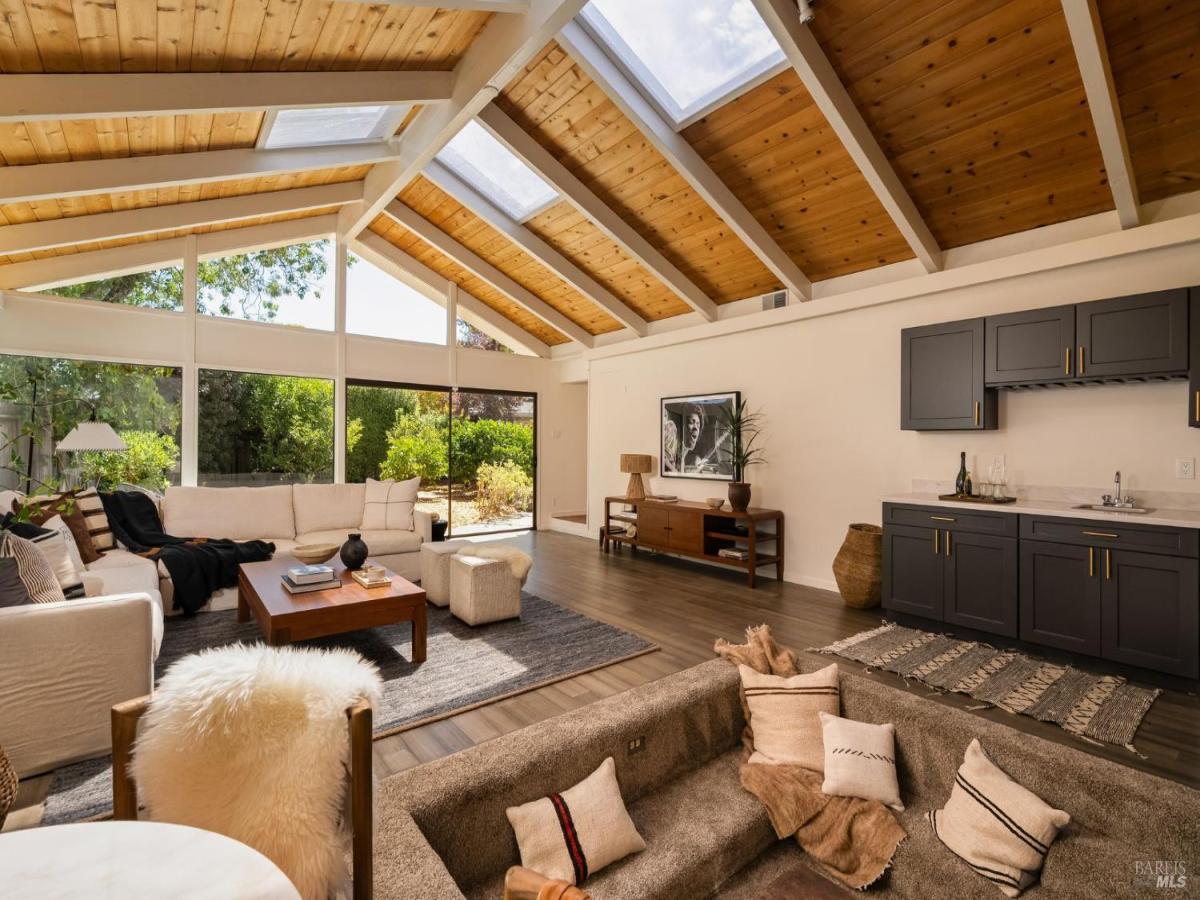 MLS #326072437 image #0