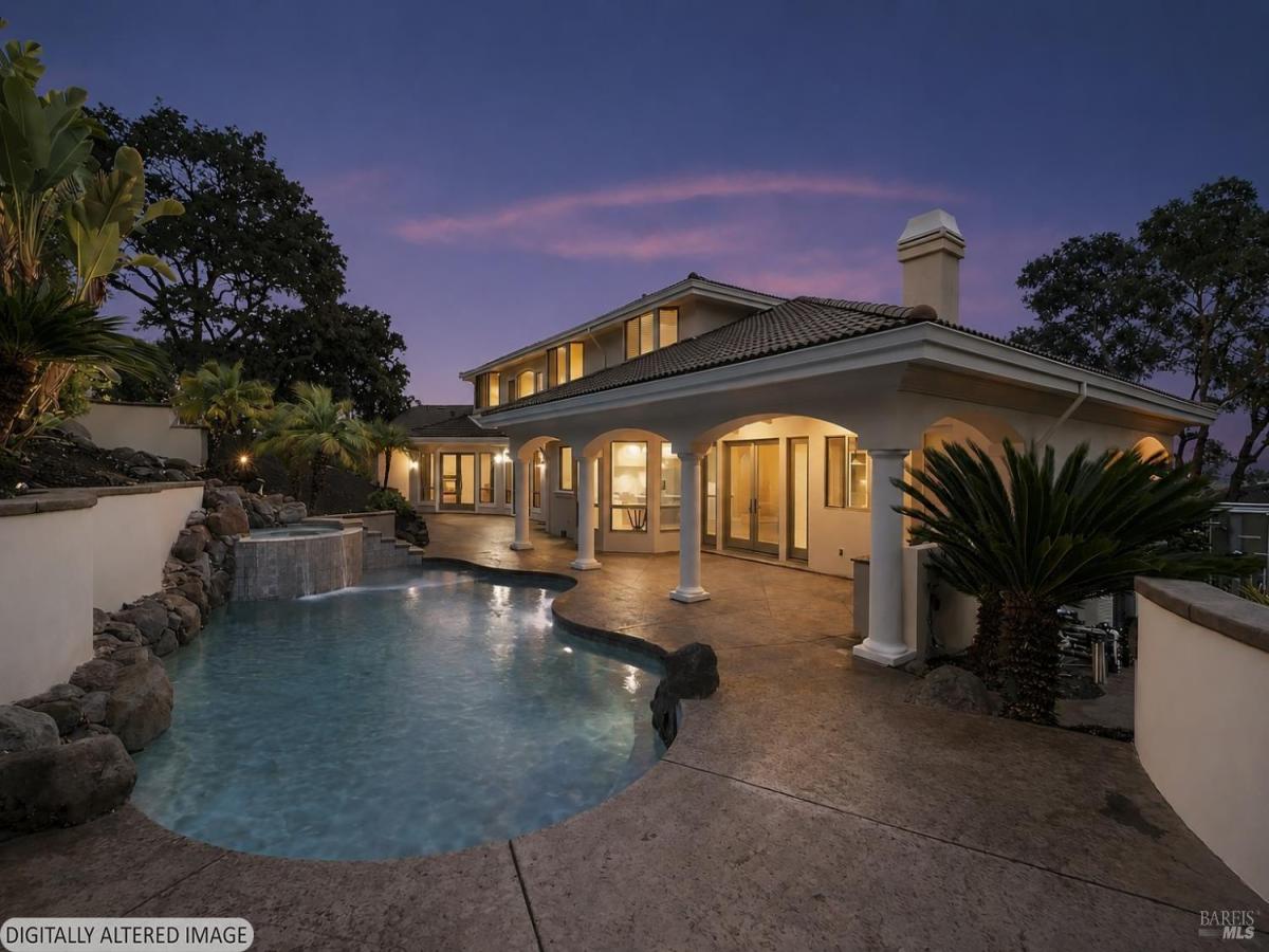 MLS #326073550 image #0