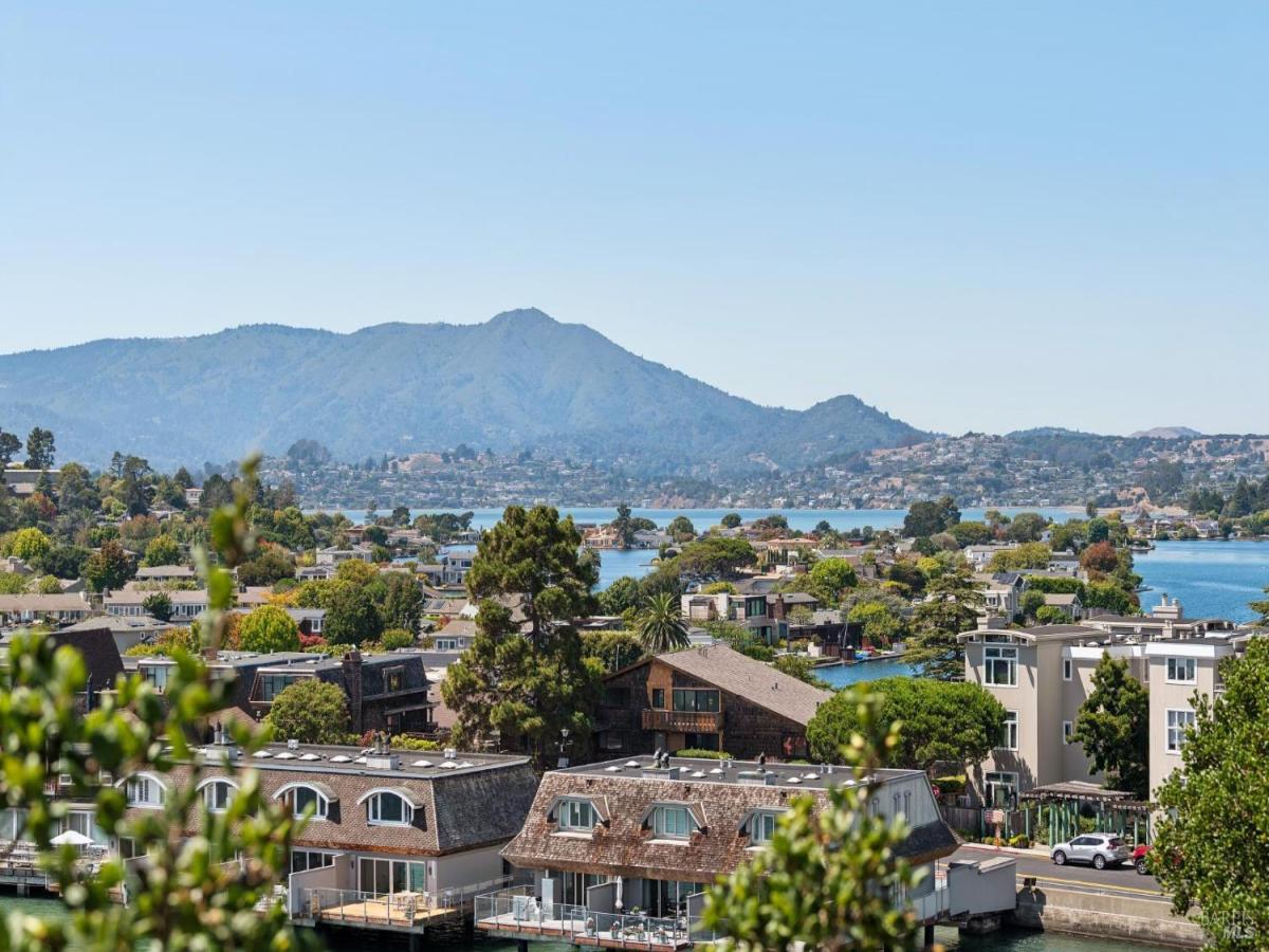 MLS #326073565 image #0