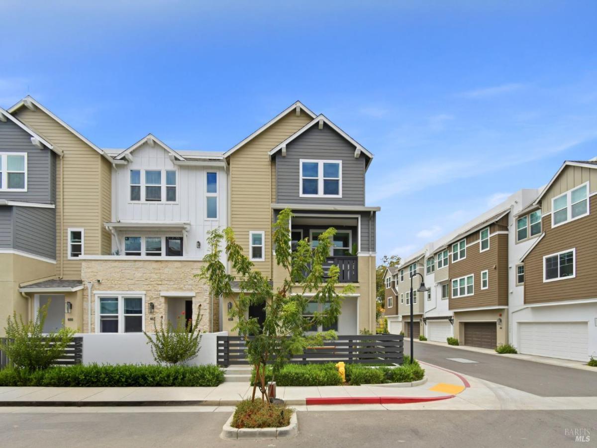 MLS #326073626 image #0