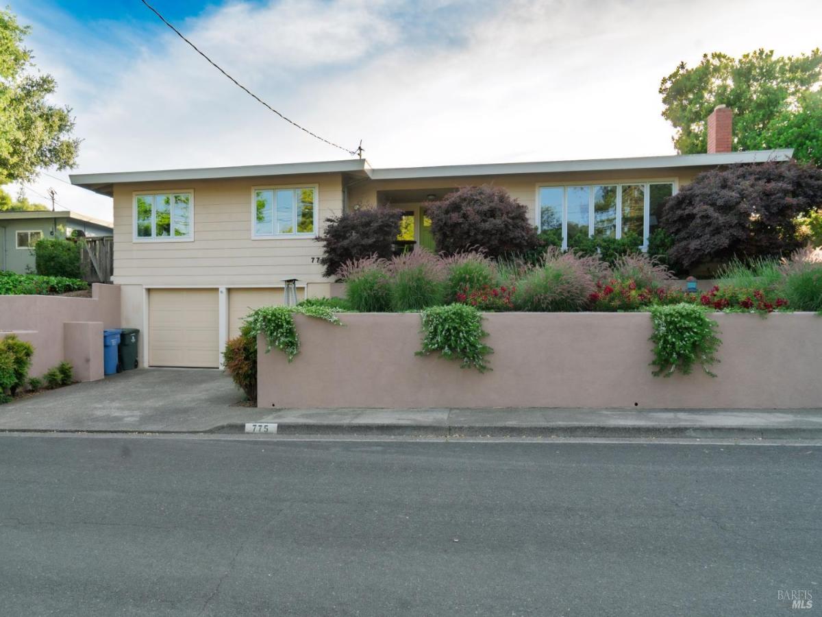 MLS #326073897 image #0