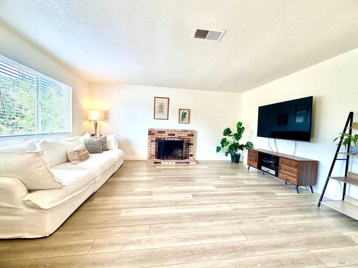 MLS #326074401 image #0