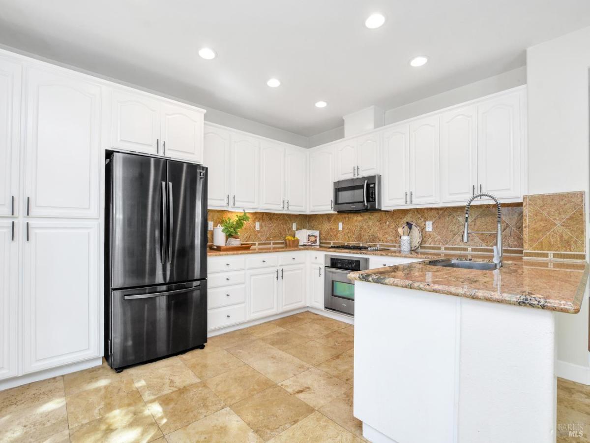 MLS #326074616 image #0