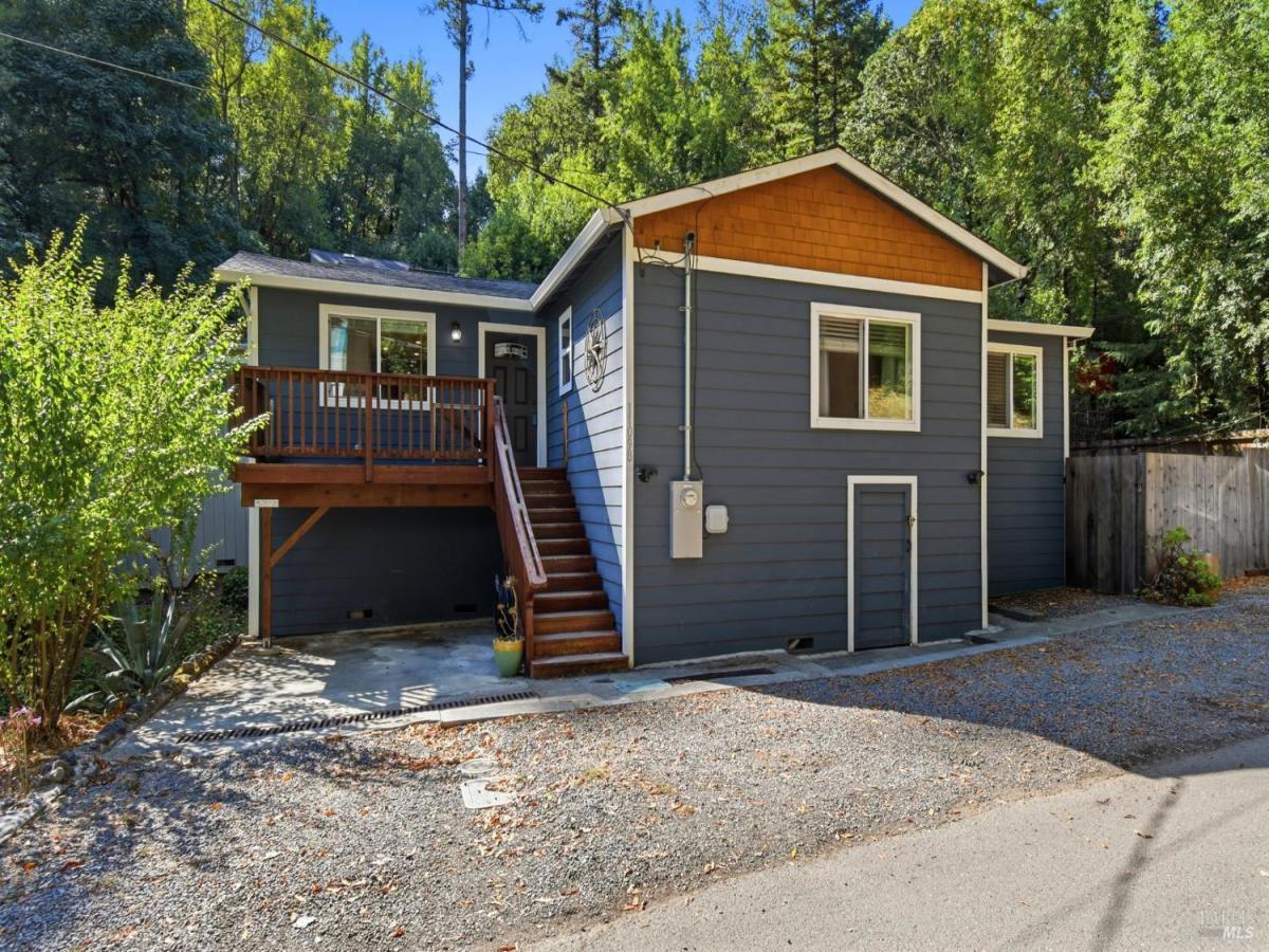MLS #326076085 image #0