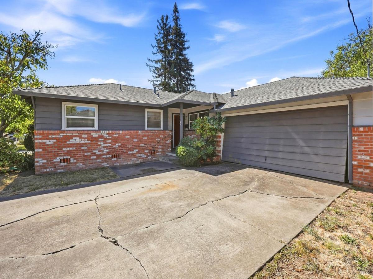 MLS #326076315 image #0