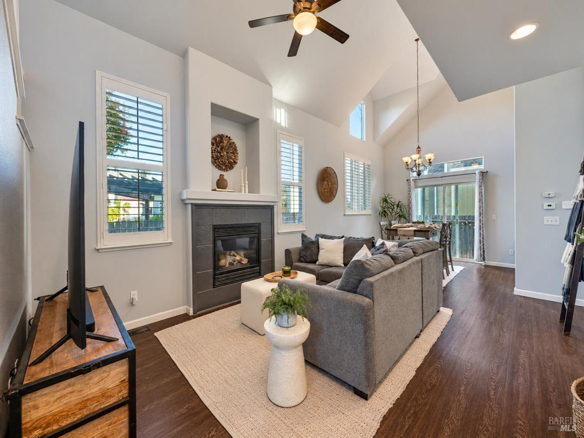 MLS #326077185 image #0
