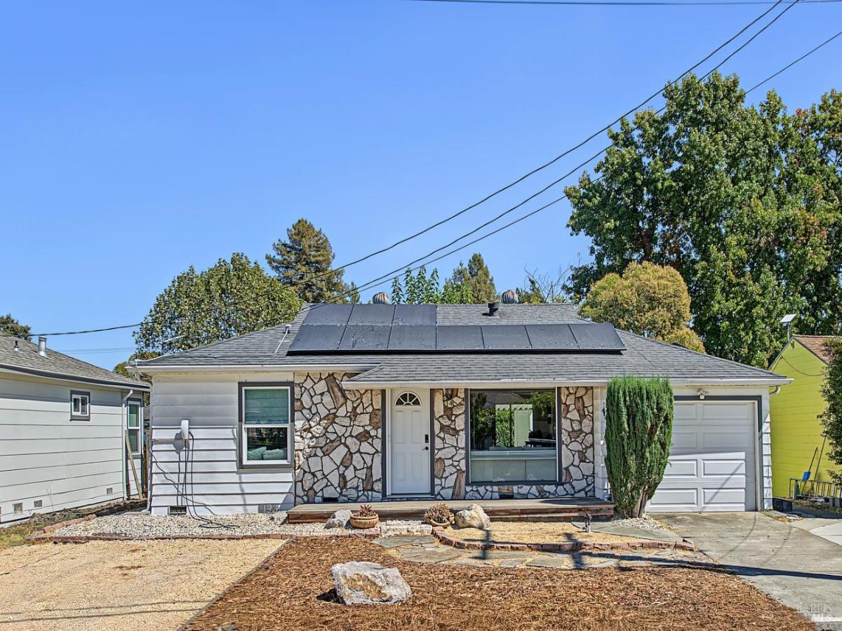 MLS #326077308 image #0