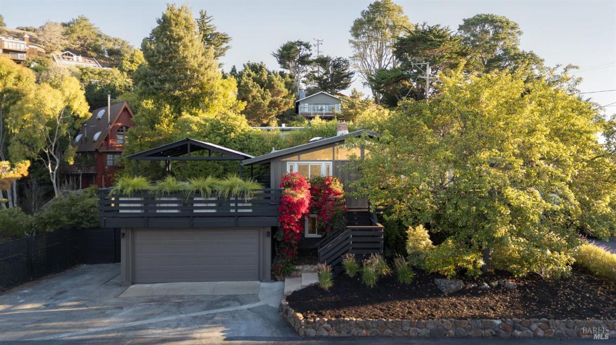MLS #326079084 image #0