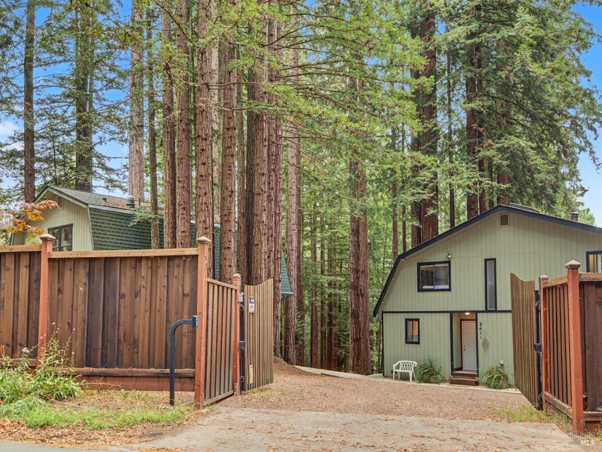MLS #326080360 image #0