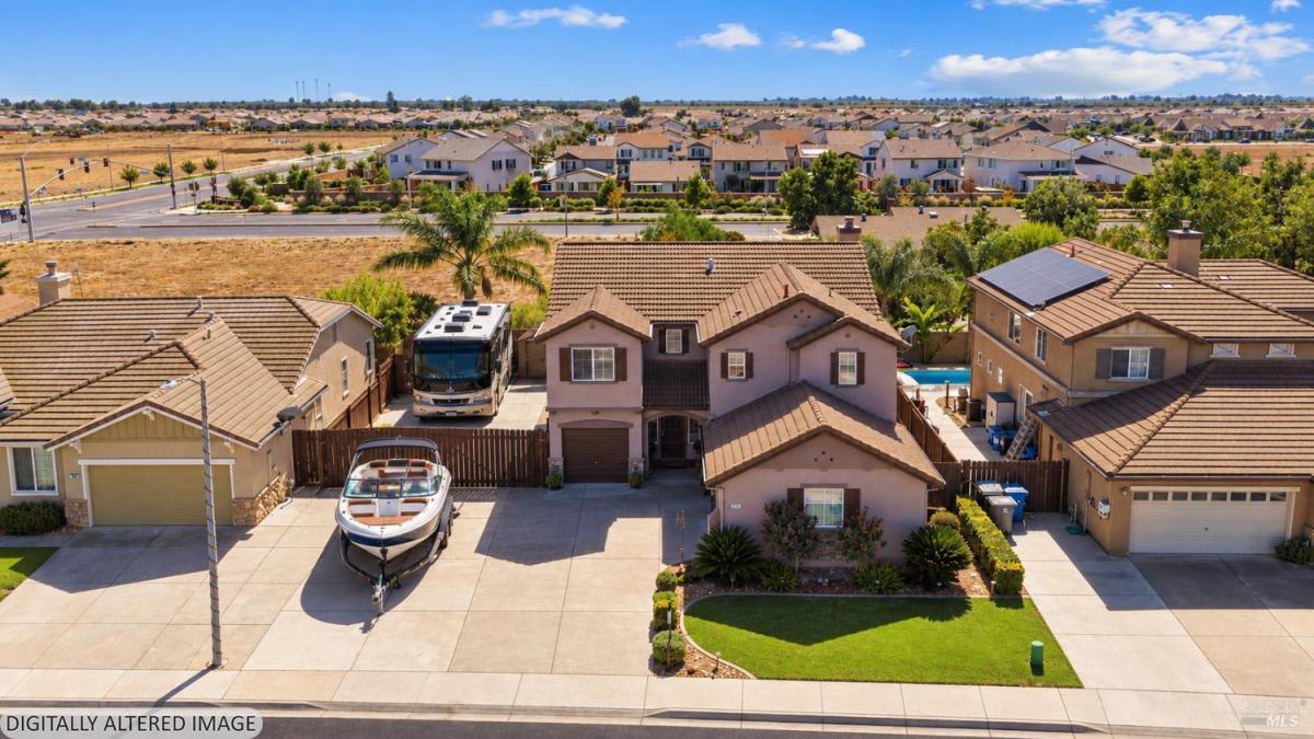 MLS #326080556 image #0