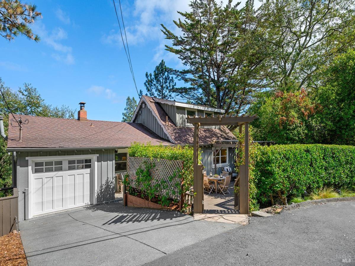 MLS #326080558 image #0