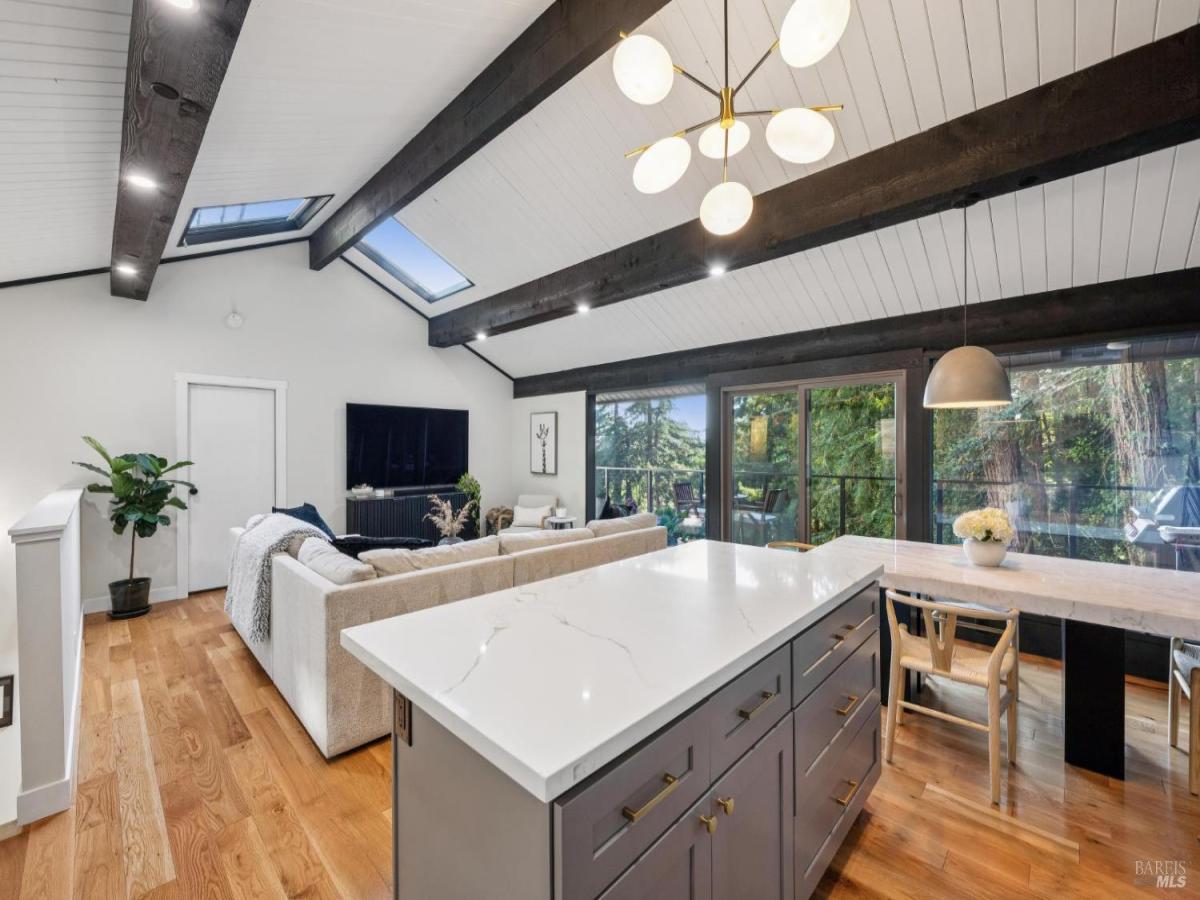 MLS #326080638 image #0