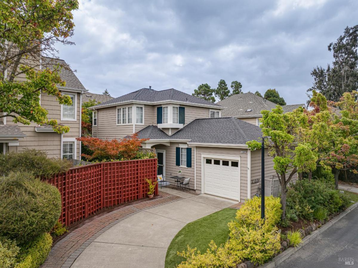 MLS #326080942 image #0