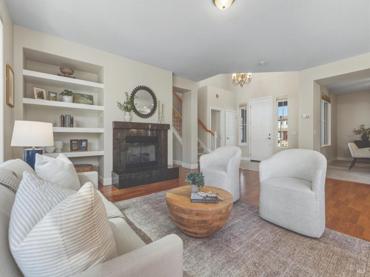 MLS #326081330 image #0