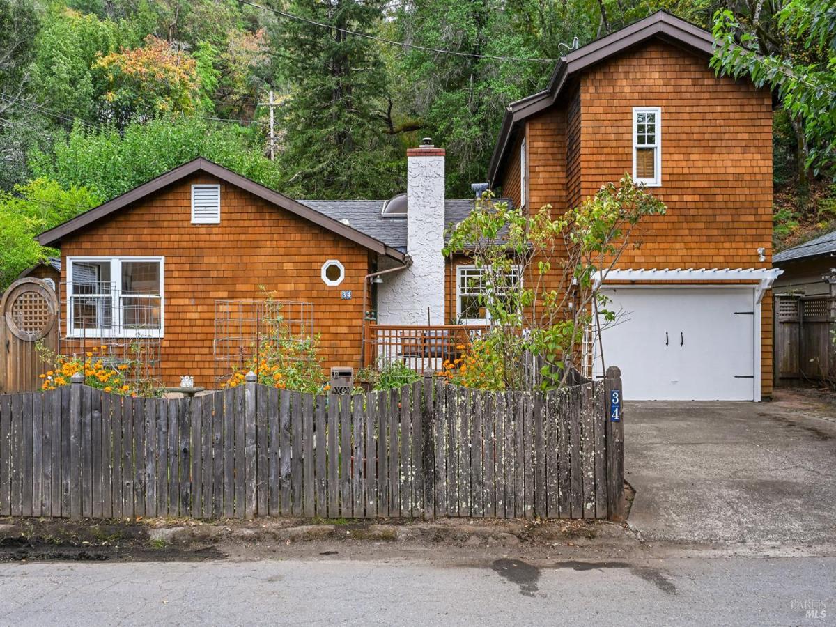 MLS #326081352 image #0