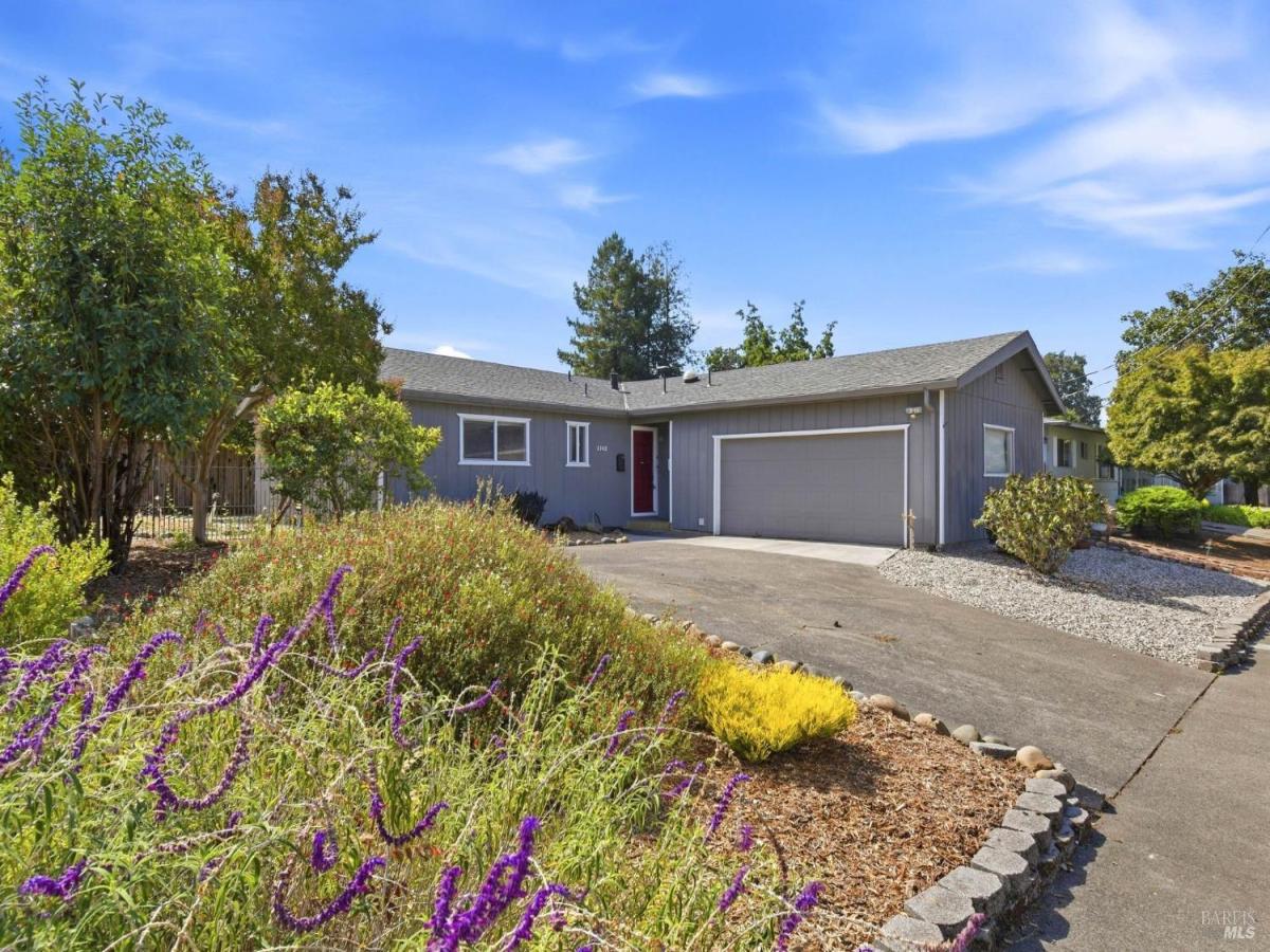 MLS #326081407 image #0