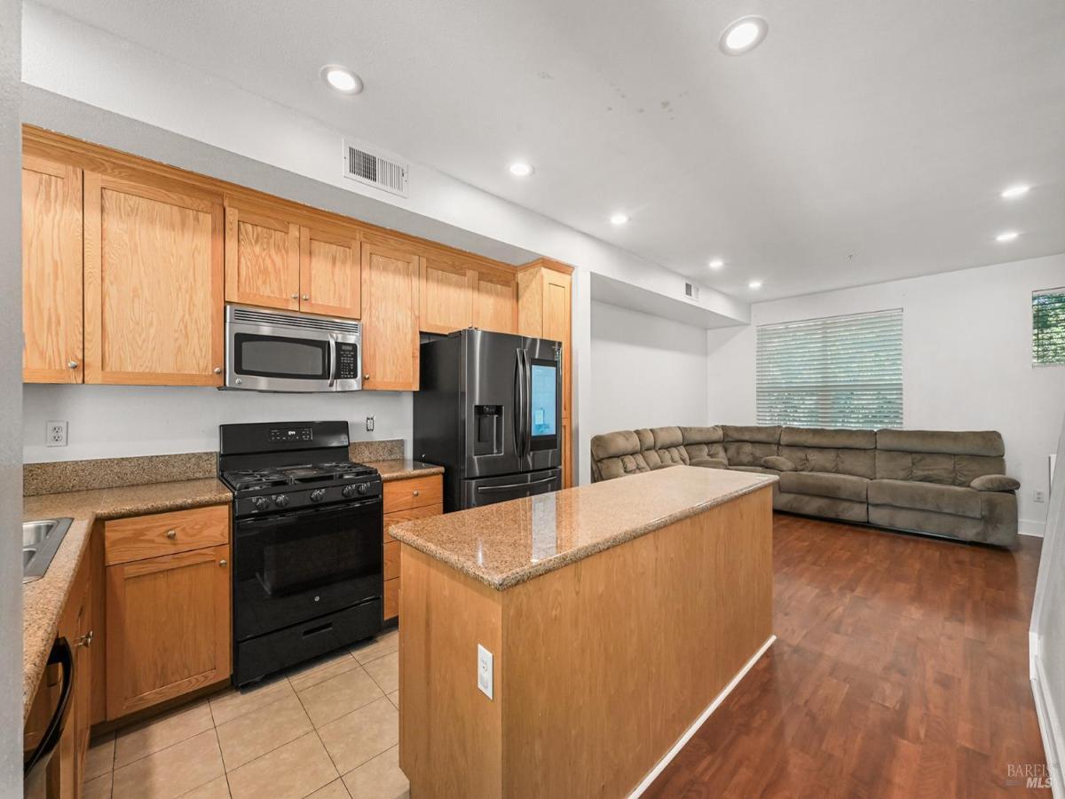 MLS #326083558 image #0