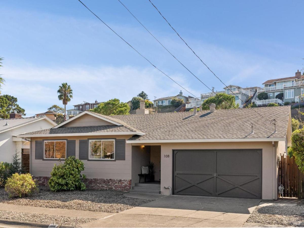 MLS #326084450 image #0