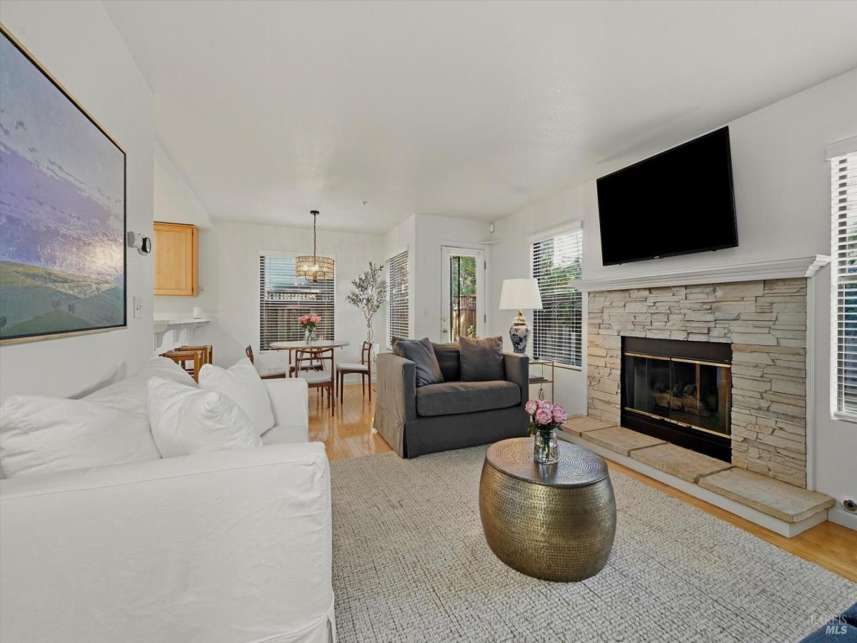 MLS #326084603 image #0