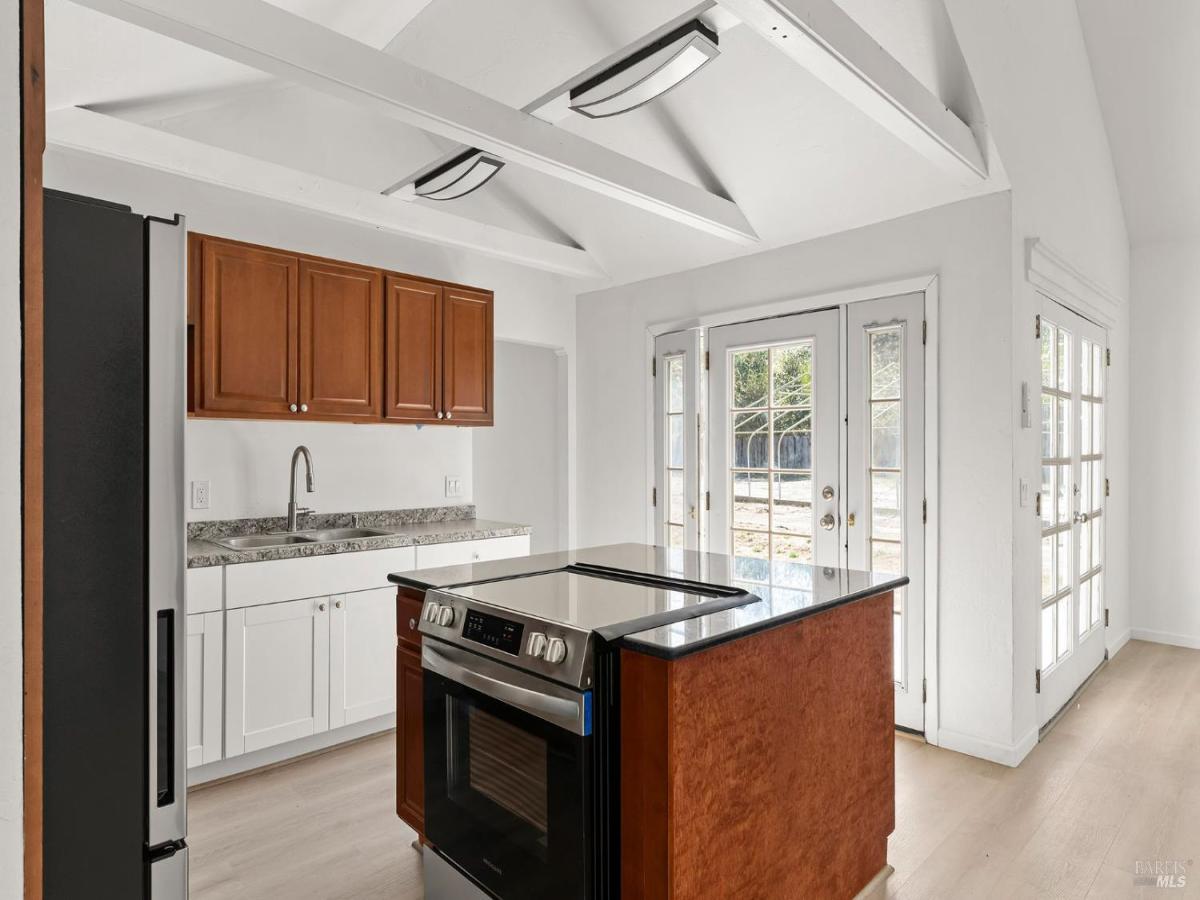 MLS #326086184 image #0