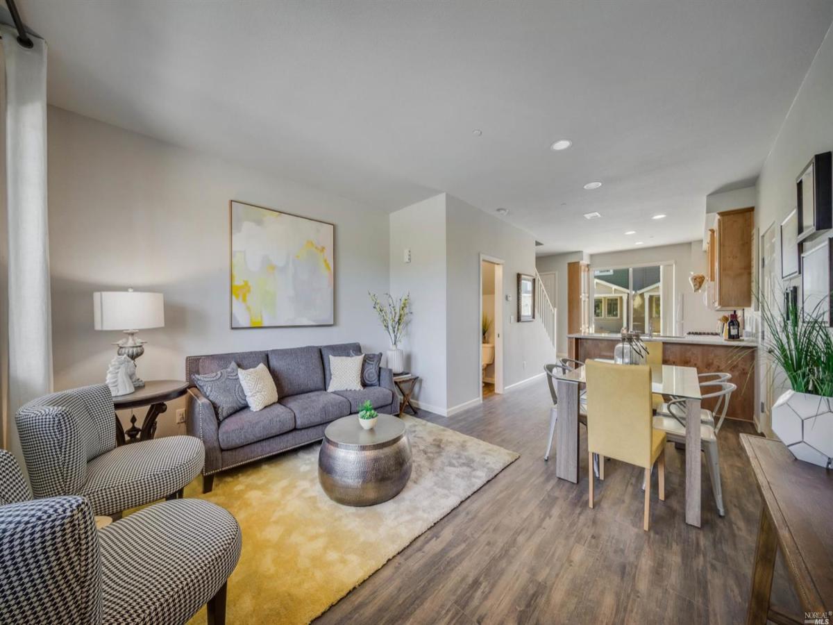 MLS #326086557 image #0